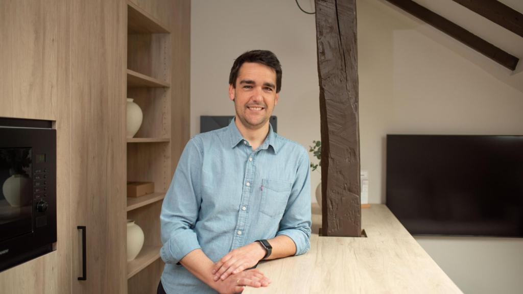 Antón de la Rica recibió a Crónica Vasca en uno de los apartamentos de la cadena en Bilbao / Araba Press