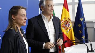 El presidente del PP vasco, Javier De Andrés (d), y la presidenta de Bizkaia, Raquel González (i), han analizado este viernes las sospechas que recaen sobre la Diputación de Bizkaia