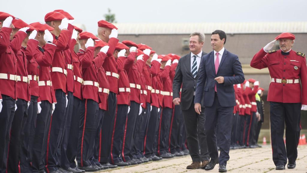 El Lehendakari, Imanol Pradales, en el acto en el que la Academia Vasca de Policía y Emergencia de Arkaute premian a los agentes distinguidos por su trabajo y en recuerdo a los Ertzaintzas muertos en acto de servicio