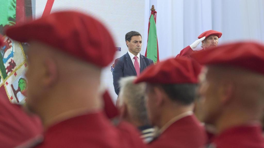 El Lehendakari, Imanol Pradales, en el acto en el que la Academia Vasca de Policía y Emergencia de Arkaute premian a los agentes distinguidos por su trabajo y en recuerdo a los Ertzaintzas muertos en acto de servicio