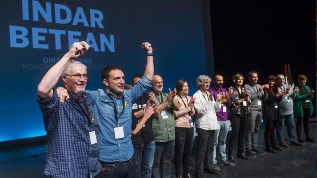 Adolfo 'Txiki' Muñoz y Mitxel Lakuntza, en el congreso extraordinario del relevo al frente de ELA