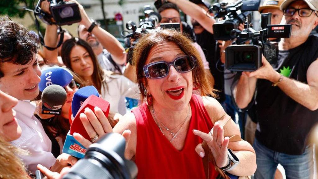 Leire Díez, a las puertas de Ferraz.