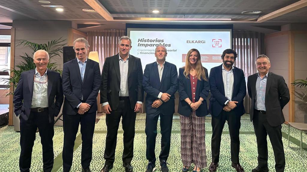 Foto de familia de la jornada sobre crecimiento empresarial de Elkargi y CRE100DO