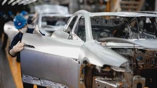 Trabajador del sector de la automoción