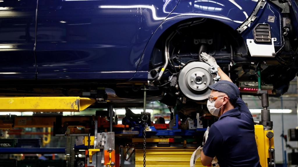 Trabajador del sector de la automoción