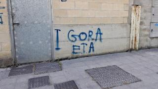Covite pide al Ayuntamiento de Gernika que borre una pintada de Gora ETA