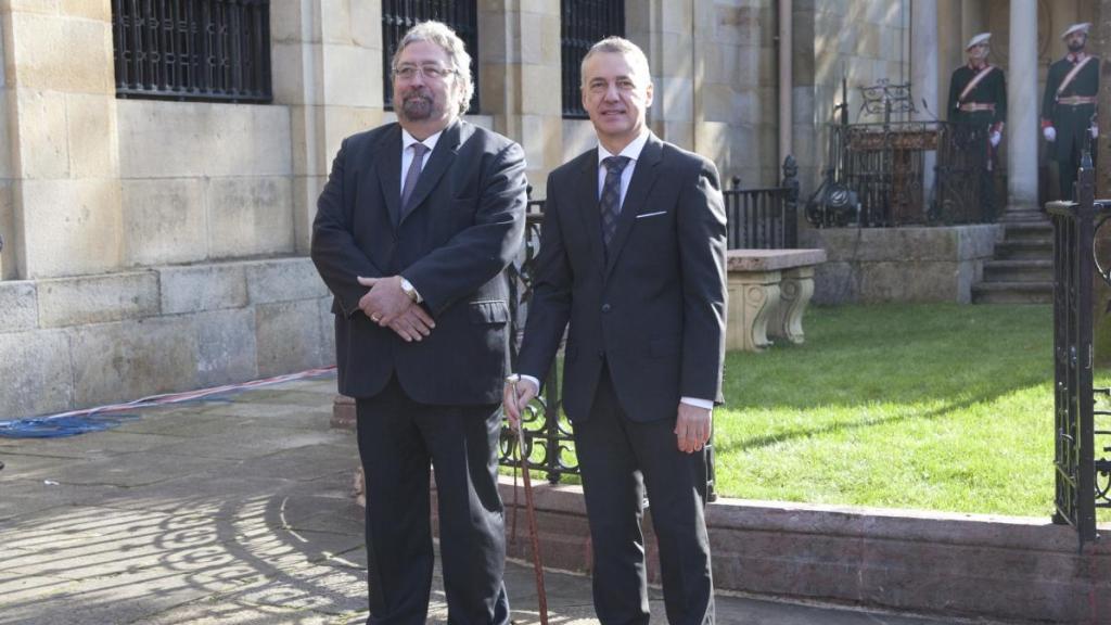 Manuel Lezertua junto al exlehendakari, Iñigo Urkullu