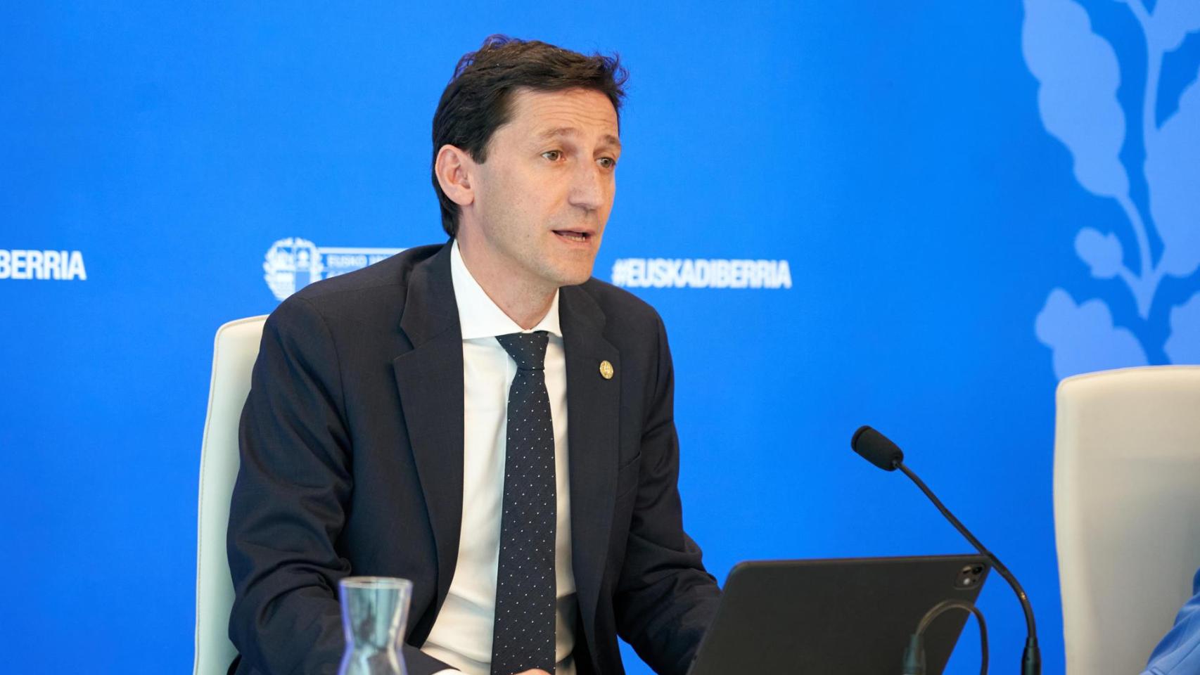 El consejero de Hacienda y Finanzas, Noël d'Anjou