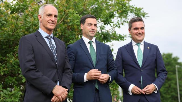 De izquierda a derecha: Alex Artetxe, Imanol Pradales y Mikel Jauregi