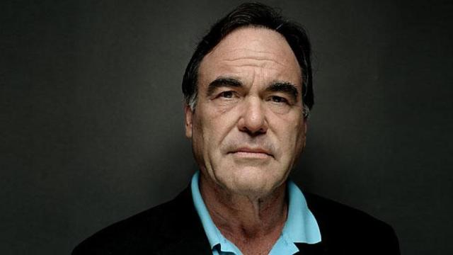 El actor Oliver Stone.