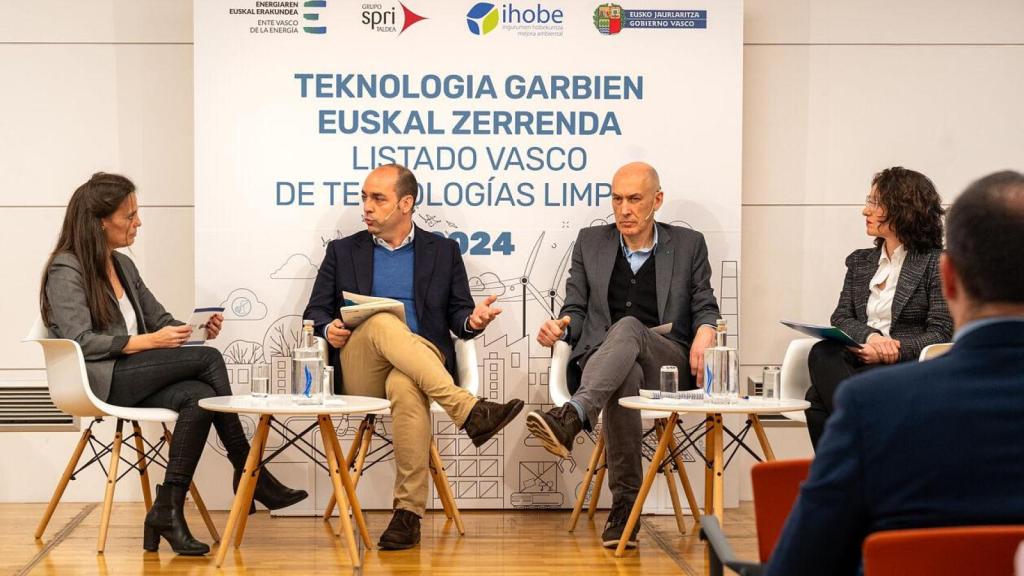 El director del EVE, Mikel Amundarain, en una jornada sobre energía limpia / X