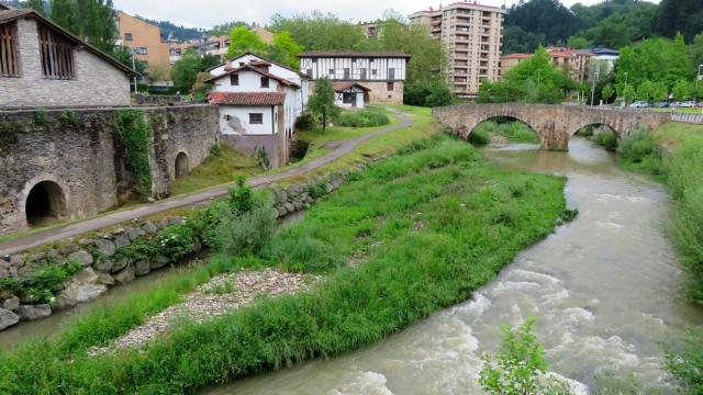 El río Oria, en el pueblo que vio crecer al chef.