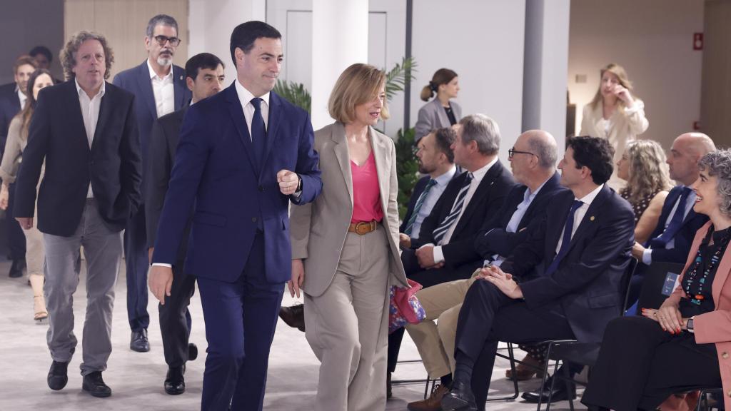 Imanol Pradales, acompañado de la diputada general de Gipuzkoa, Eider Mendoza