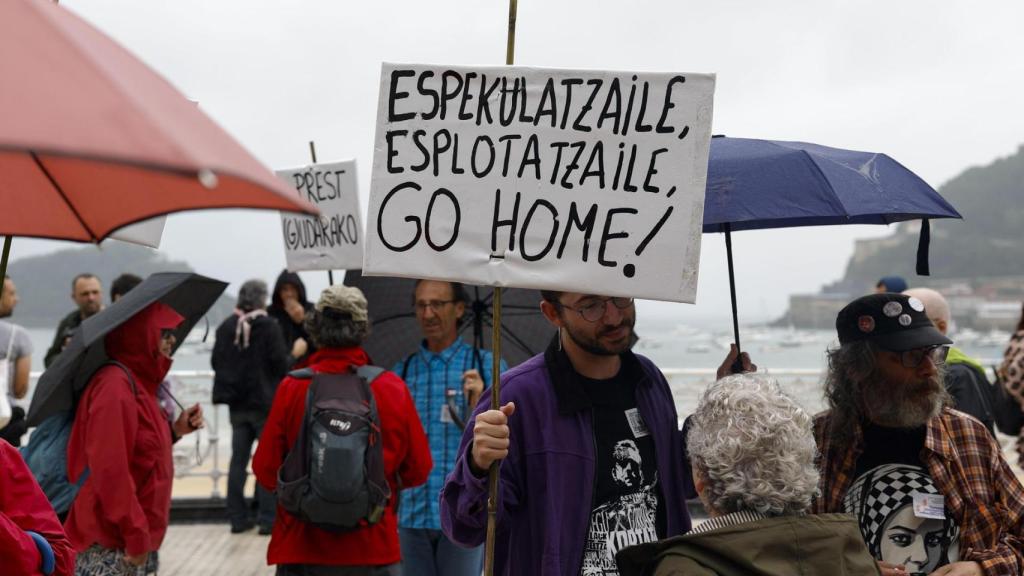 Cientos de personas participan este domingo en la manifestación contra la 'turistificación' de San Sebastián