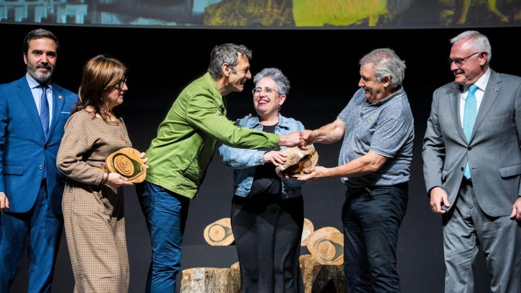 Gorbeia y Tolosaldea Garatzen reciben el premio Elkarrekin