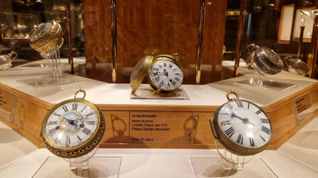 Los artesanos trabajaban en las partes más altas de los edificios para poder aprovechar la luz; las mujeres se encargaban del dorado, una peligrosa tarea que se realizaba con mercurio