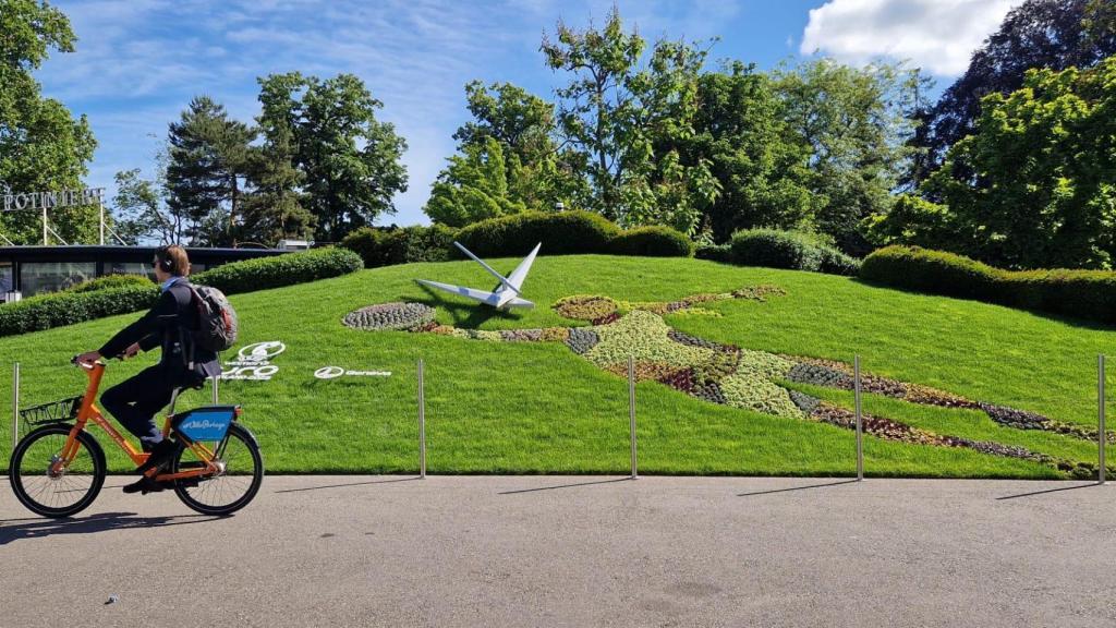 El reloj cambia de vestimenta cada poco tiempo