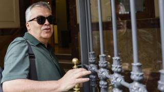 Santos Cerdán a las puertas de su domicilio.