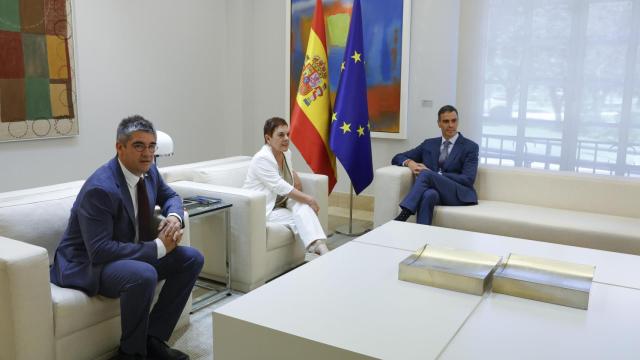 Reunión entre Pedro Sánchez, Mertxe Aizpurua y Gorka Elejabarrieta en Moncloa