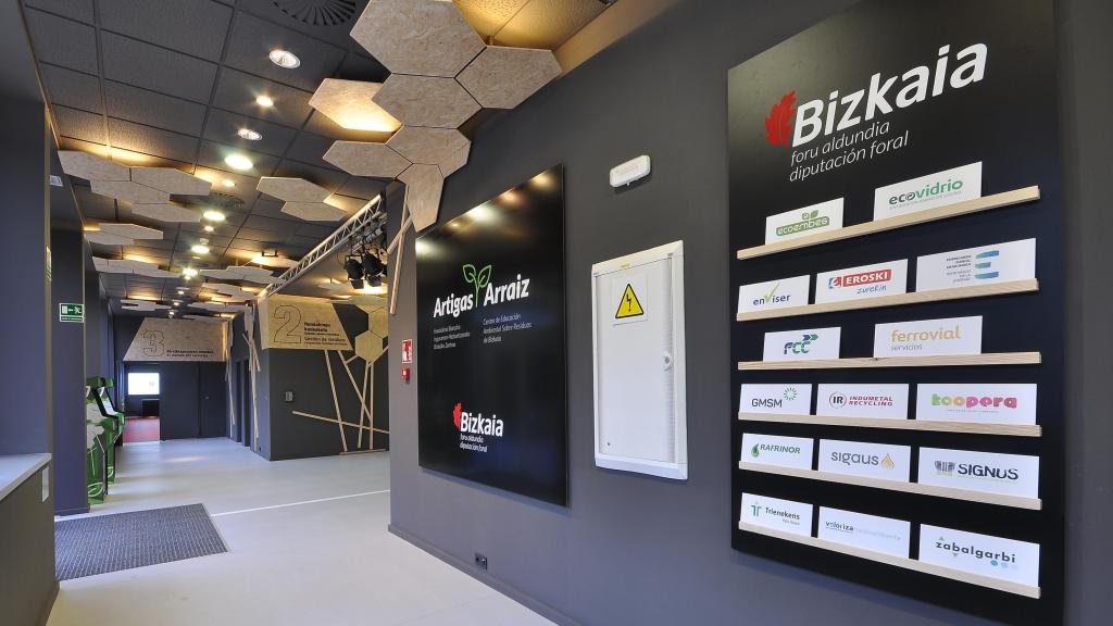 Entrada del edificio del ecoparque de Artigas de la Diputación de Bizkaia