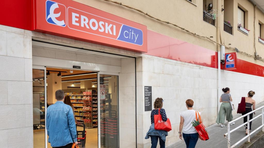 Eroski city en la calle Ramón Kareaga en Basauri