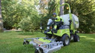 La empresa adjudicataria del mantenimiento de los jardines de Vitoria, Enviser, realiza los servicios mínimos ordenador por el Gobierno vasco