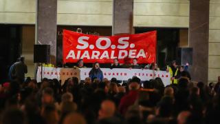 Cientos de personas durante la manifestación contra el cierre de Guardian, el pasado mes de enero