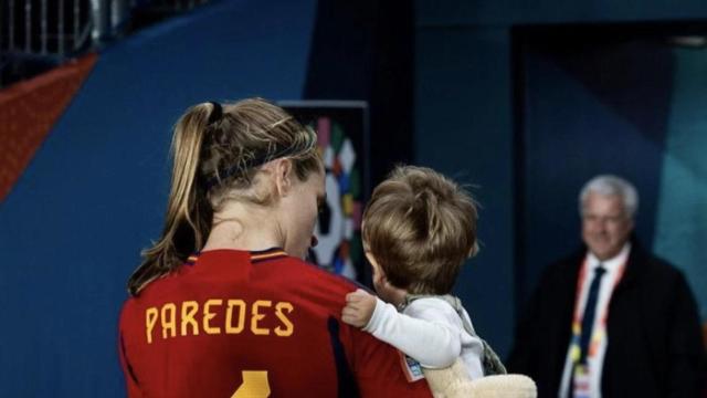 Irene Paredes y su hijo / Instagram