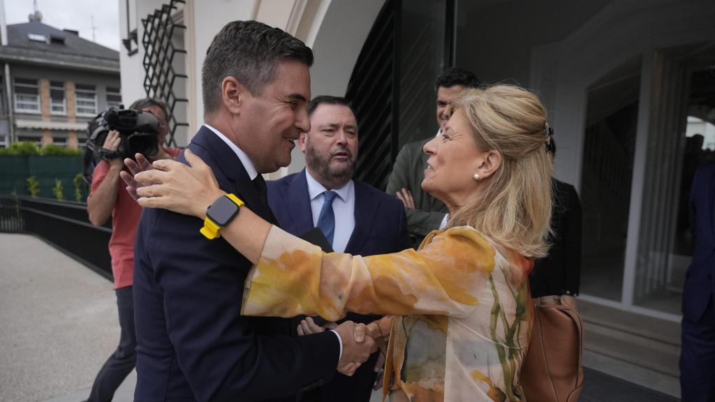 El consejero de Industria, Transición Energética y Sostenibilidad; y la presidenta de Faconauto, Marta Blázquez