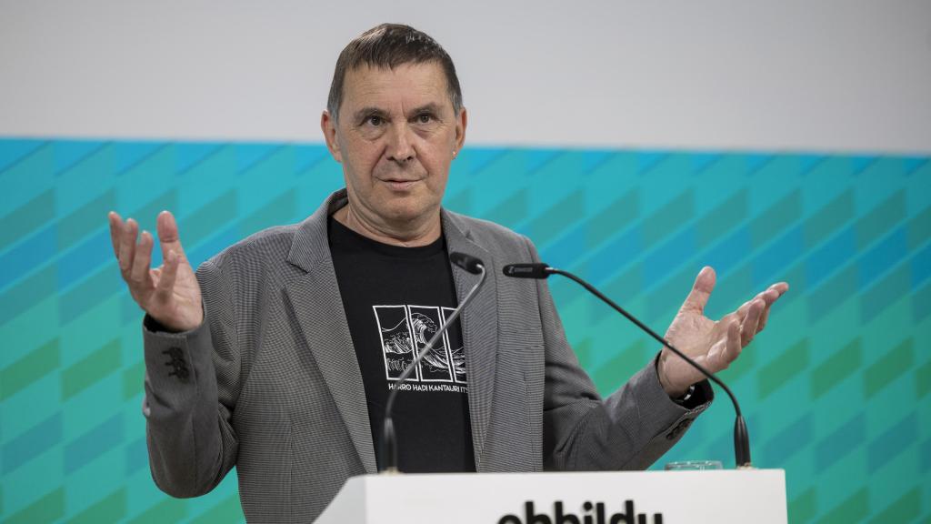 El coordinador general de EH Bildu, Arnaldo Otegi, ha comparecido este jueves en San Sebastián para presentar un análisis de la situación política. EFE/Javier Etxezarreta