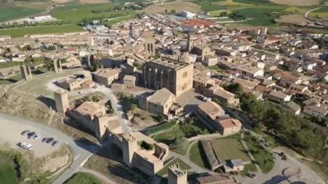 El pueblo medieval amurallado más bonito cerca de Euskadi.