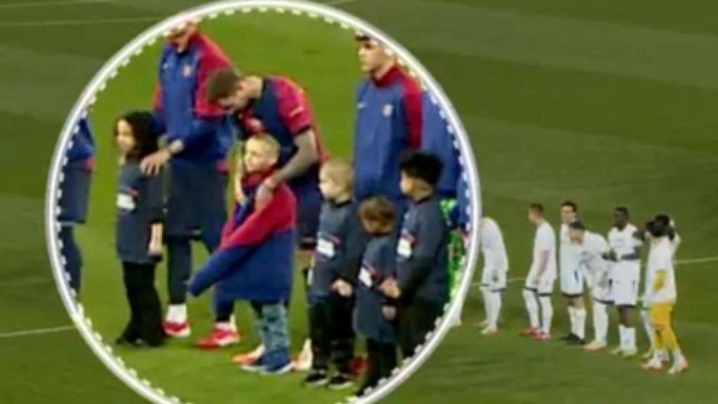 Iñigo Martínez con el pequeño Dylan.