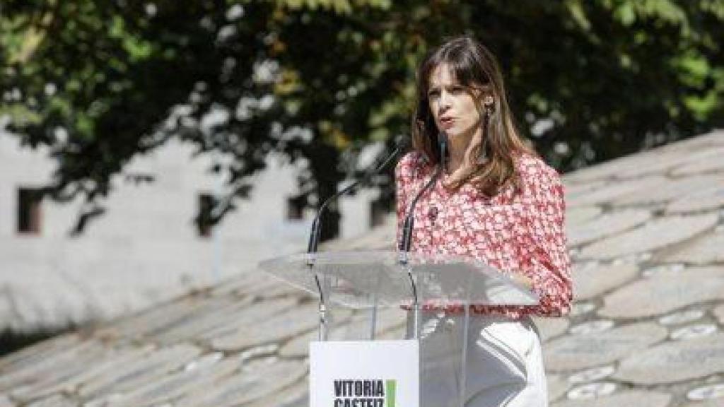 La alcaldesa, Maider Etxebarria, en la ofrenda floral por Miguel Ángel Blanco que se ha celebrado este jueves en Vitoria