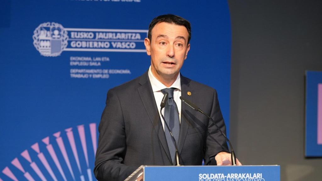 El Vicelehendakari y consejero de Economía, Trabajo y Empleo, Mikel Torres