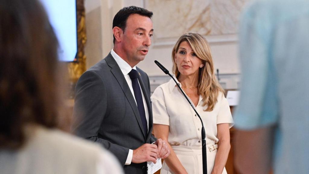 La vicepresidenta segunda y ministra de Trabajo y Economía Social, Yolanda Díaz, y el vicelehendakari y consejero de Economía, Mikel Torres