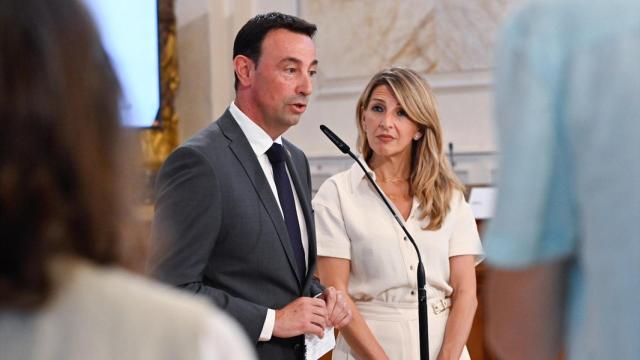 La vicepresidenta segunda y ministra de Trabajo y Economía Social, Yolanda Díaz, y el vicelehendakari y consejero de Economía, Mikel Torres