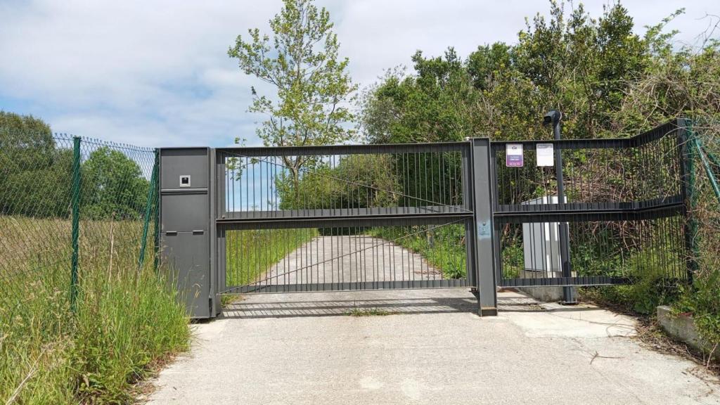 Entrada de acceso al chalet del exfutbolista.