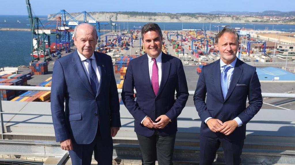 Ricardo Barkala, Mikel Jauregi e Iván Jiménez en el Puerto de Bilbao