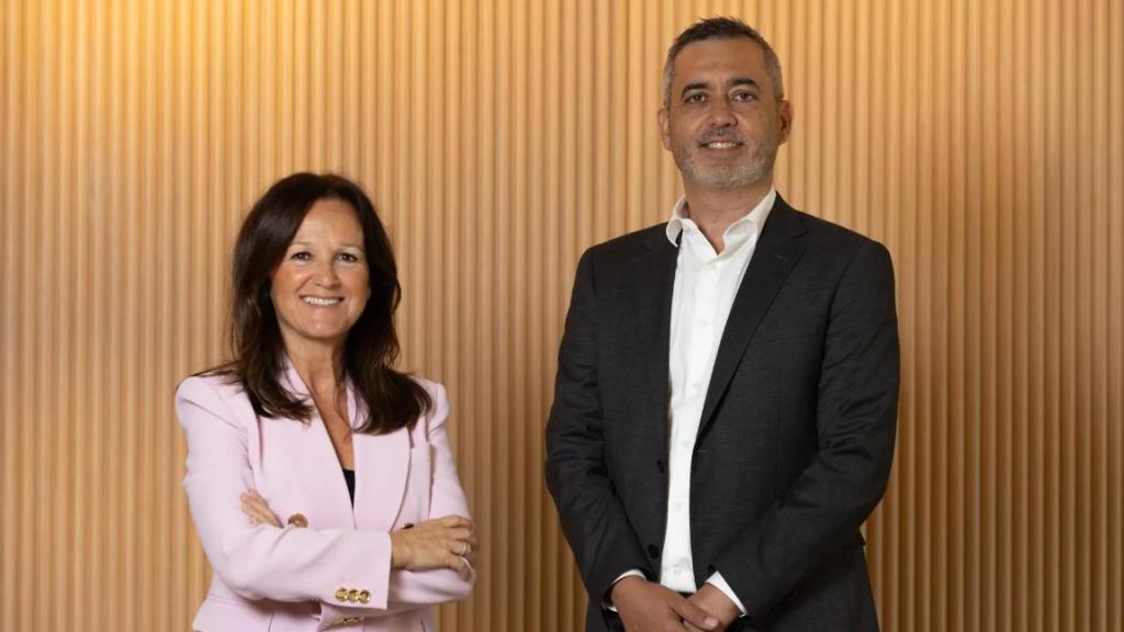 Isaac Gómez con Mercedes Oblanca cuando se anunció la integración de Boslan en Accenture