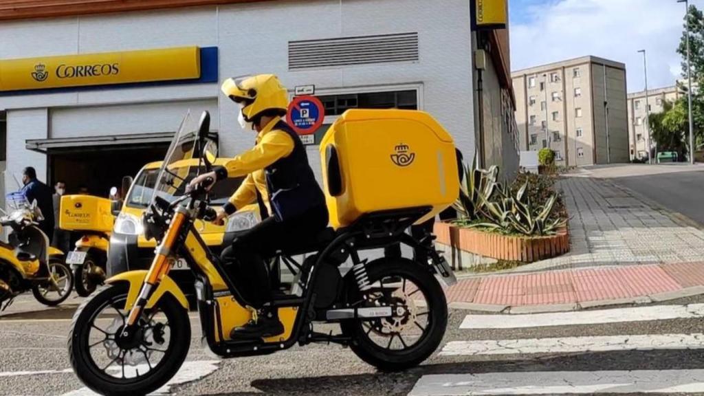 Una moto de Nuuk Mobility para Correos