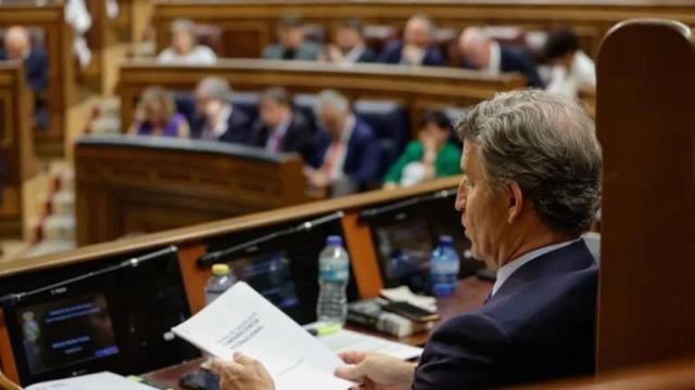 Imagen de archivo del presidente del PP, Alberto Núñez Feijóo, en un pleno celebrado en el Congreso