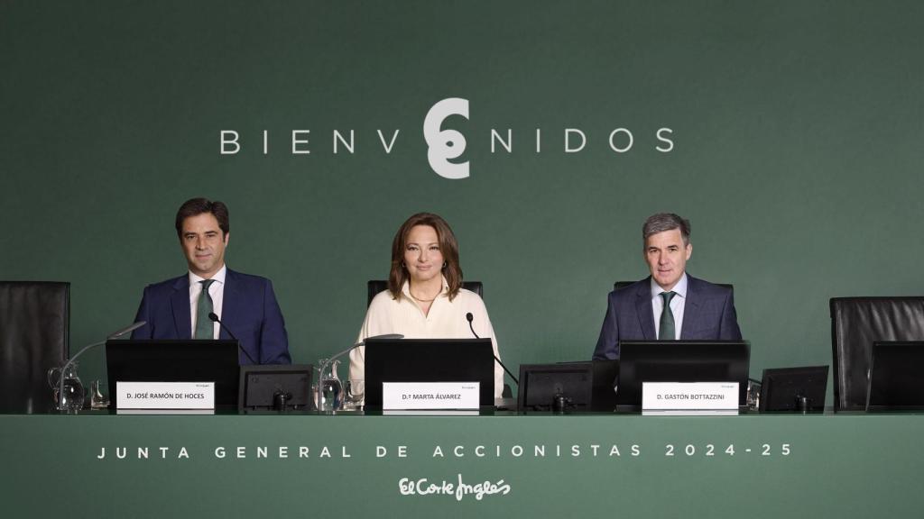 De izquierda a derecha: José Ramón de Hoces, consejero secretario; Marta Álvarez, presidenta; Gastón Bottazzini, CEO