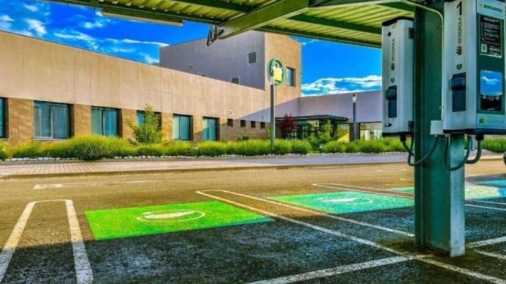 Electrolinera de Iberdrola en un supermercado Iberdrola