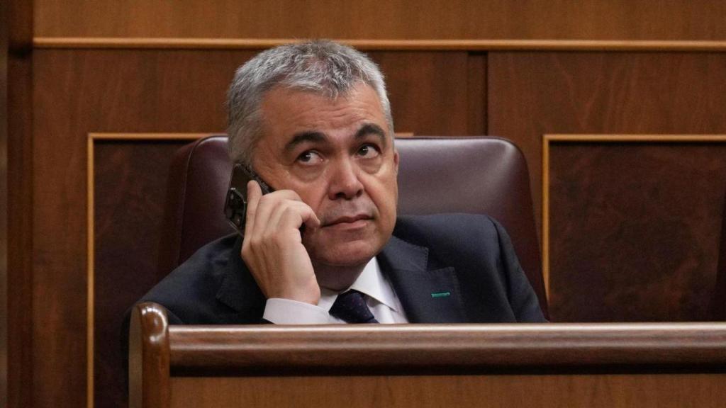 Santos Cerdán en su antiguo escaño del Congreso de los Diputados.