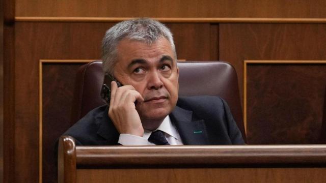 Santos Cerdán en su antiguo escaño del Congreso de los Diputados.