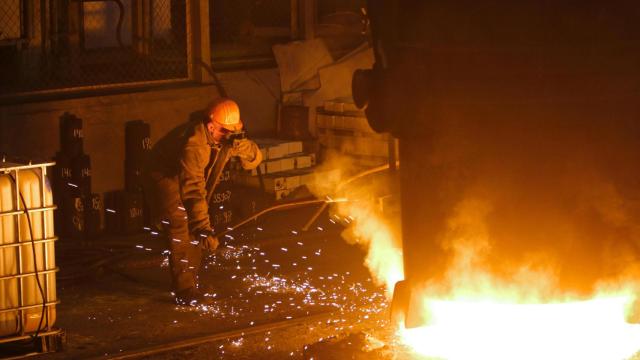 Empleado de una empresa durante una jornada de trabajo.