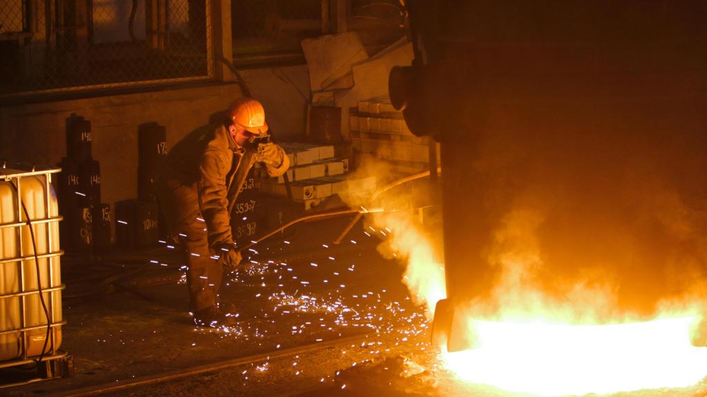 Empleado de una empresa durante una jornada de trabajo.