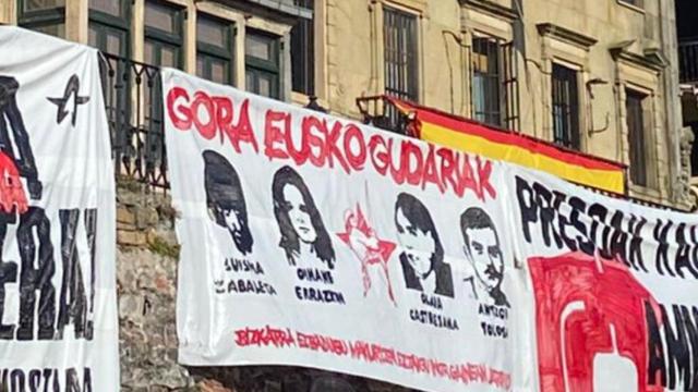 Imagen en el puerto de San Sebastián con los 'gudaris' de ETA