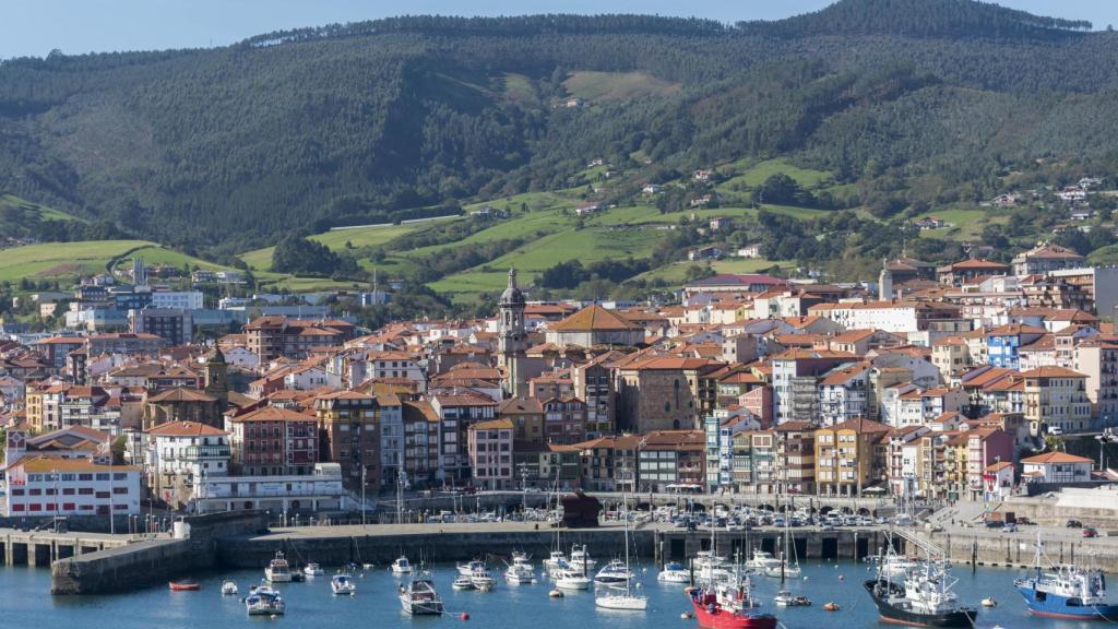 Puerto de Bermeo, municipio afectado por el proyecto de parque eólico de Sollube