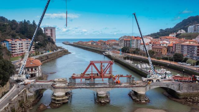 Deba, en la costa guipuzcoana, era una de las opciones que se contemplaron para que el Ebro 'saliera' al Cantábrico / E Press